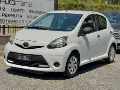 Usata Toyota Aygo Active 68 CV (50 kW) 2013 Bianco Utilitaria