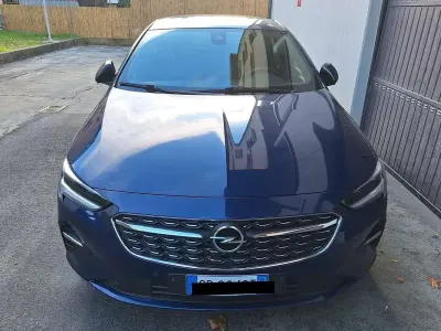 Usata Opel Insignia Business Elegance 122 CV (89 kW) 2020 Blu/azzurro Berlina