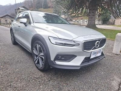 Usata Volvo V60 CC Business Edition 197 CV (144 kW) 2021 Bianco perla Station wagon