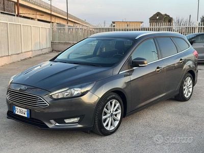 Usata Ford Focus Titanium 120 CV (88 kW) 2017 Grigio Station wagon