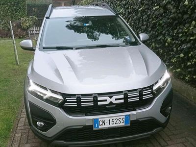 Usata Dacia Jogger Expression 101 CV (74 kW) 2023 Argento Monovolume