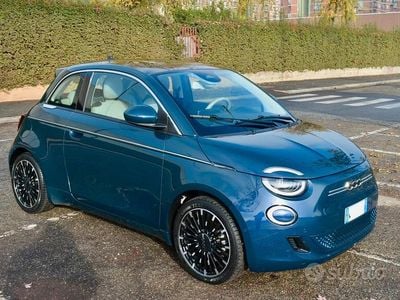 Usata Fiat 500e La Prima 86 kW (118 CV) 2020 Verde Berlina