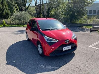 Usata Toyota Aygo 72 CV (52 kW) 2020 Rosso Utilitaria