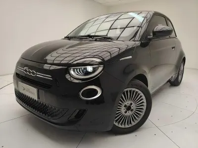 Nuova Fiat 500 65 CV (47 kW) 2025 Nero Berlina