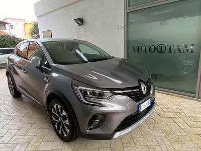 Usata Renault Captur Techno 91 CV (66 kW) 2024 Grigio SUV