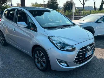Usata Hyundai ix20 88 CV (64 kW) 2017 Argento Utilitaria