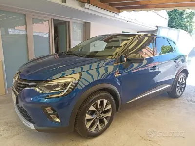 Usata Renault Captur Intens 101 CV (74 kW) 2020 Blu SUV