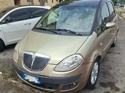 Usata Lancia Musa 101 CV (74 kW) 2006 Marrone Monovolume