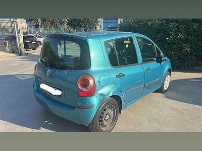Usata 2009 Renault Modus Monovolume | 900 €
