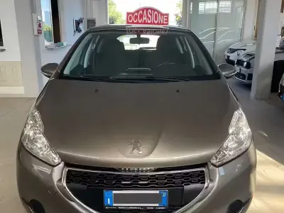 Usata Peugeot 208 Allure 68 CV (50 kW) 2012 Marrone Utilitaria