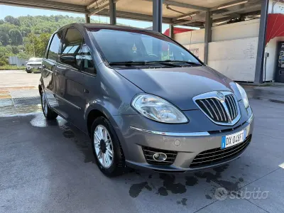 Usata Lancia Musa 90 CV (66 kW) 2009 Grigio Monovolume