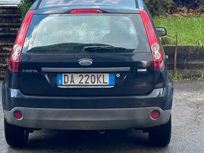 Usata Ford Fiesta 80 CV (58 kW) 2006 Nero Utilitaria