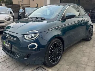 Usata Fiat 500e La Prima 42 kW (58 CV) 2021 Blu/azzurro Cabrio