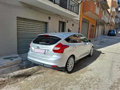 Usata Ford Focus 115 CV (84 kW) 2011 Grigio Berlina