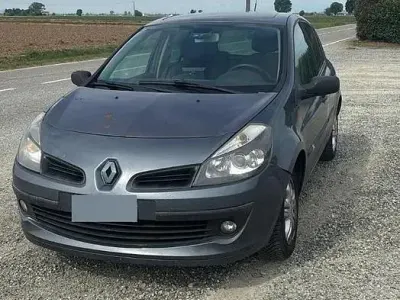 Usata Renault Clio II 75 CV (55 kW) 2007 Berlina