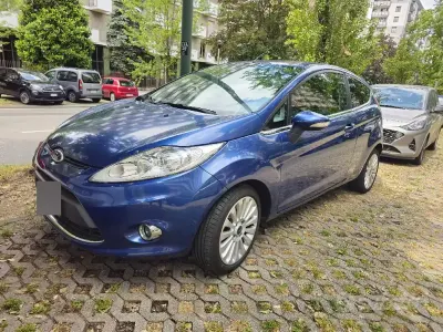 Usata Ford Fiesta Titanium 97 CV (71 kW) 2010 Blu Berlina