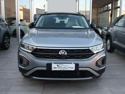 Usata VW T-Roc Life 115 CV (84 kW) 2024 Argento SUV
