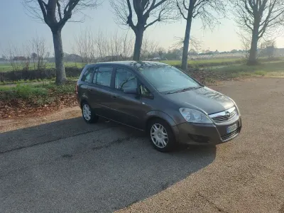 Usata Opel Zafira Club 110 CV (80 kW) 2009 Monovolume