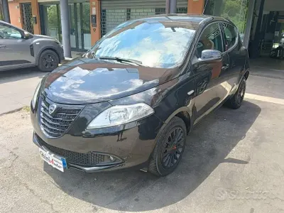 Usata Lancia Ypsilon 84 CV (61 kW) 2015 Nero Utilitaria