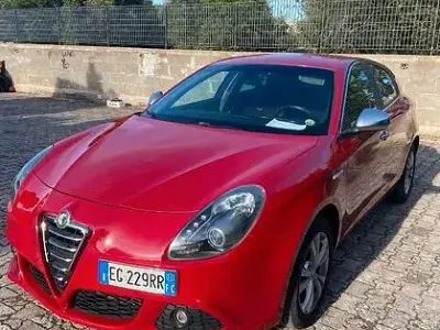 Usata Alfa Romeo Giulietta 105 CV (77 kW) 2011 Rosso Utilitaria