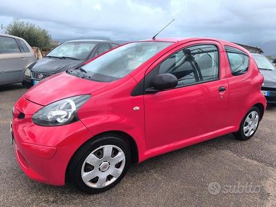 Usata Toyota Aygo 68 CV (50 kW) 2008 Rosso Utilitaria