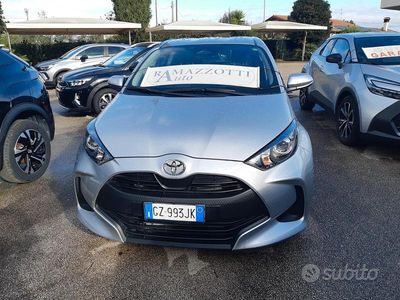 Usata Toyota Yaris Hybrid Active 92 CV (67 kW) 2025 Grigio Berlina