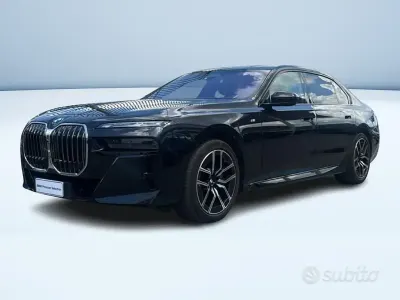 Usata BMW 740 M Sport 286 CV (210 kW) 2024 Nero Berlina