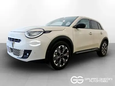 Usata Fiat 600 La Prima 101 CV (74 kW) 2025 Sabbia terre d'italia SUV