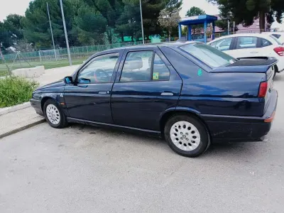 Usata Alfa Romeo 155 126 CV (92 kW) 1993 Blu Berlina