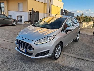 Usata Ford Fiesta 75 CV (55 kW) 2014 Grigio Utilitaria