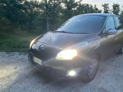 Usata Renault Scénic III Dynamique 131 CV (96 kW) 2009 Nero Station wagon