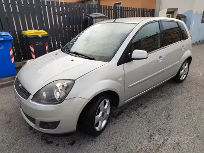 Usado Ford Fiesta 68 HP (50 kW) 2008 Cinzento Citadino