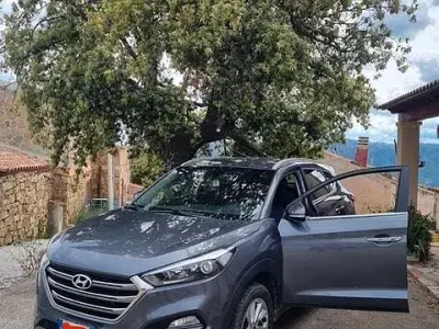 Usata Hyundai Tucson 116 CV (85 kW) 2016 Grigio SUV