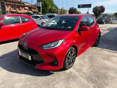 Usata Toyota Yaris Hybrid Trend 92 CV (67 kW) 2022 Rosso Berlina