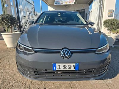 Usata VW Golf VIII Life 116 CV (85 kW) 2021 Grigio Berlina