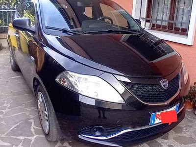 Usata Lancia Ypsilon 69 CV (50 kW) 2016 Nero Utilitaria