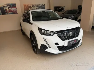 Usata Peugeot 2008 Allure 131 CV (96 kW) 2022 Bianco SUV