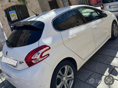 Usata Peugeot 208 Allure 82 CV (60 kW) 2015 Bianco Utilitaria