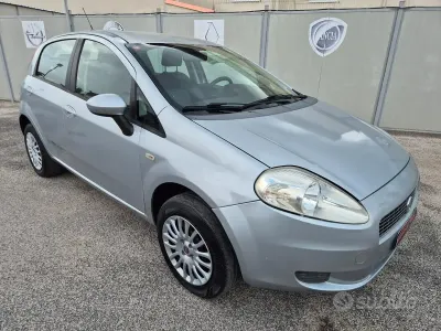 Usata Fiat Grande Punto Dynamic 69 CV (50 kW) 2009 Grigio Utilitaria