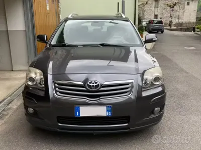 Usata Toyota Avensis 90 CV (66 kW) 2007 Grigio Station wagon