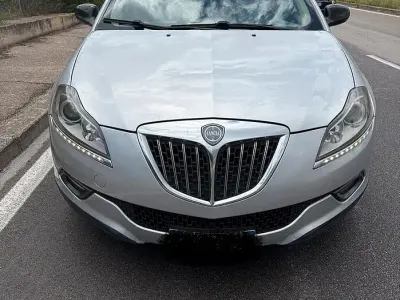 Usata Lancia Delta 90 CV (66 kW) 2010 Grigio Utilitaria