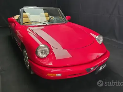Usata Alfa Romeo Spider 106 CV (77 kW) 1991 Rosso Cabrio
