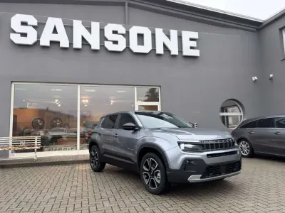 Begagnad Jeep Avenger Summit 101 HK (74 kW) 2025 Grå SUV