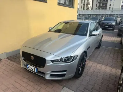Usata Jaguar XE Portfolio 179 CV (131 kW) 2019 Argento Berlina