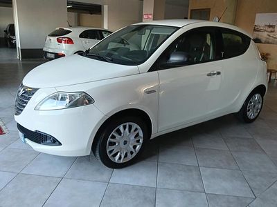 Usata Lancia Ypsilon Gold 69 CV (50 kW) 2015 Bianco Utilitaria
