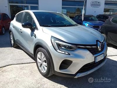 Usata Renault Captur Initiale Paris 115 CV (84 kW) 2021 Grigio SUV