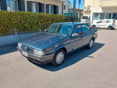 Käytetty Alfa Romeo 75 110 HP (80 kW) 1989 Sininen Sedan