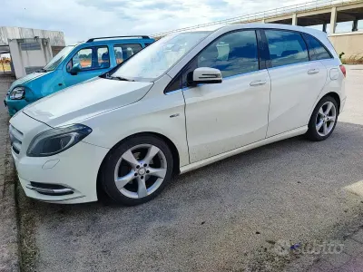 Usata Mercedes 200 Premium 156 CV (114 kW) 2012 Bianco Utilitaria
