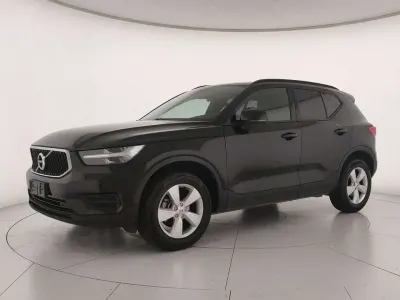 Usata Volvo XC40 Momentum 129 CV (94 kW) 2021 Nero metallizzato SUV
