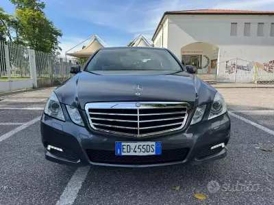 Usata Mercedes E220 170 CV (125 kW) 2010 Grigio Berlina